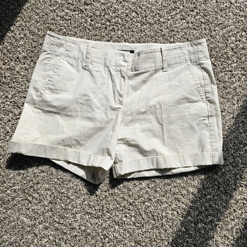 Ann Taylor Women's Cream Flat-Front Shorts